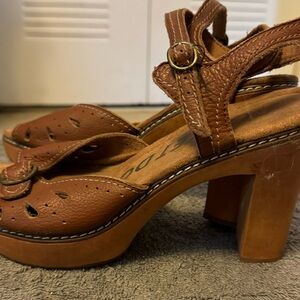 Rocket Dog Leather “throw-back” style sandals